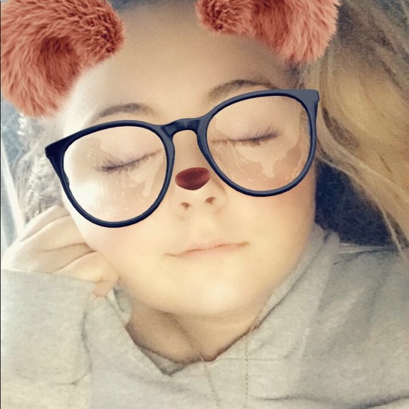 Meet your Posher, Kylie - Picture 1 of 1